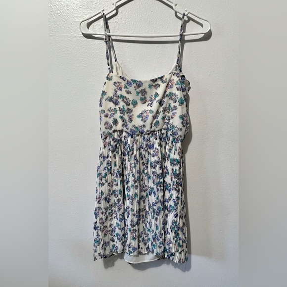 BCBGeneration White Floral Pleated Mini Dress - XS - Picture 4 of 6